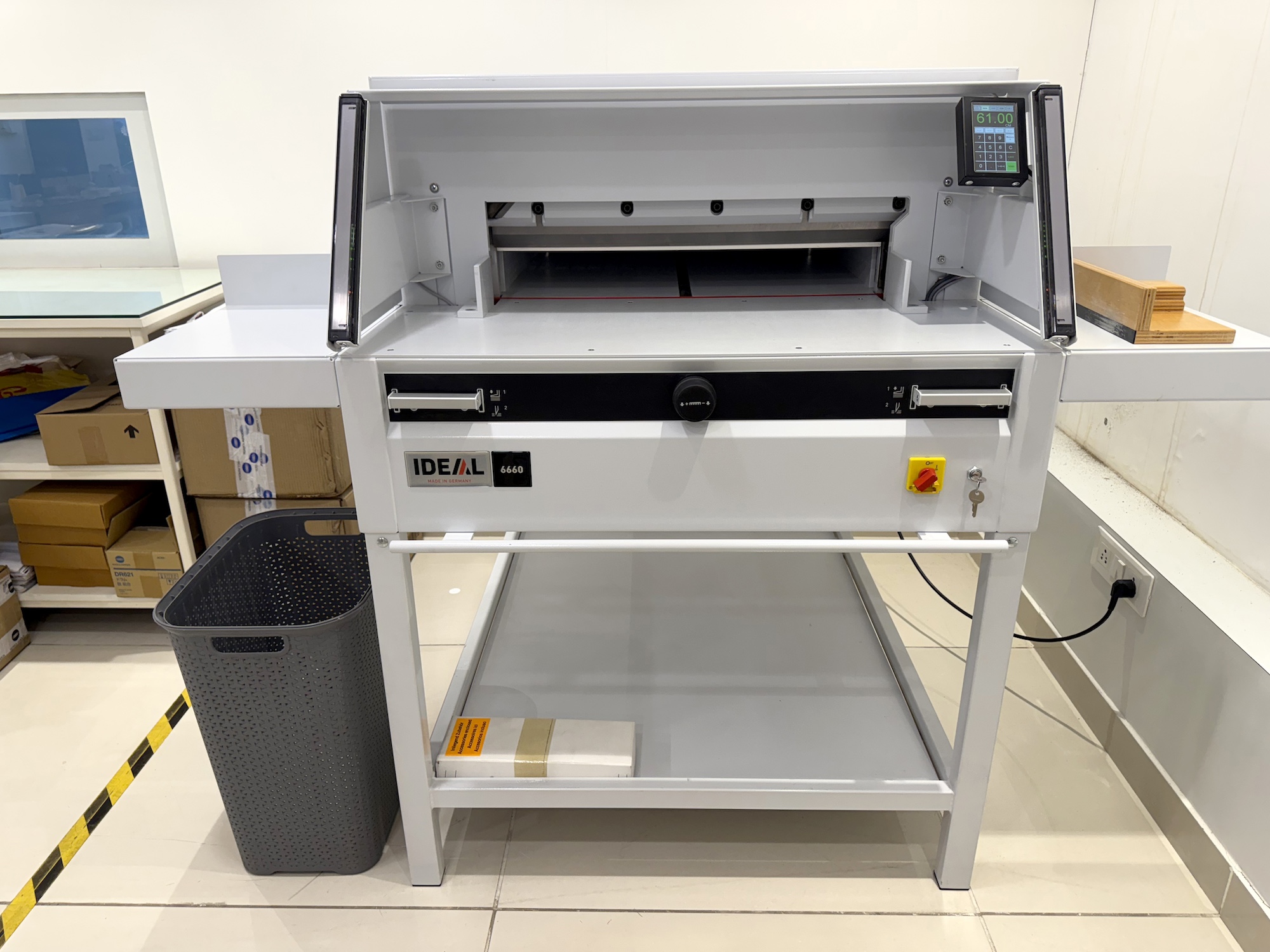 Used Ideal 6660 Electric Guillotine for Sale